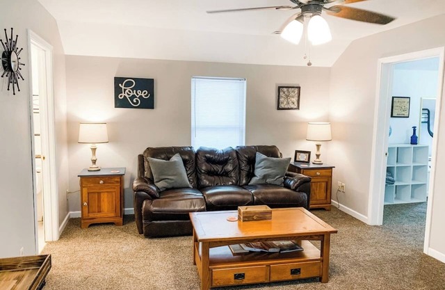 Upstairs 2 bedroom Private Apt Off I- 55 in Pevely