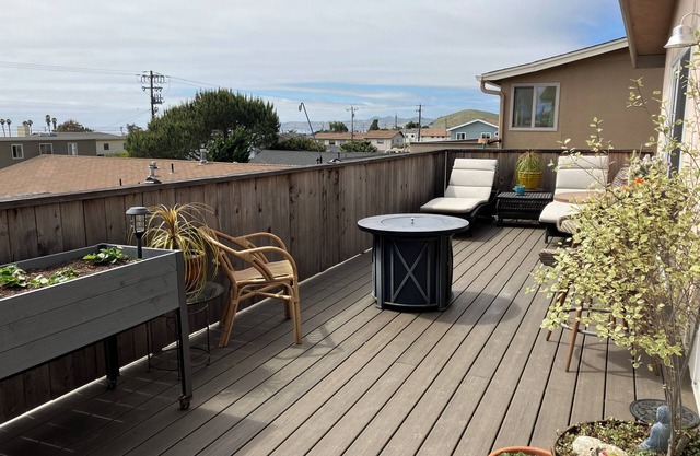 Upstairs retreat with ocean views!