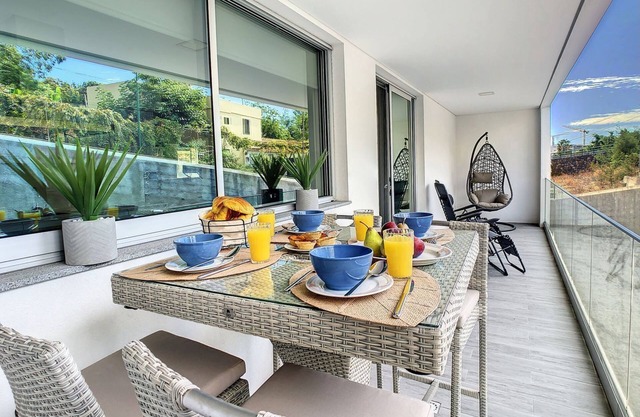 Uptown Apartment - Two Bedroom Apartment, Sleeps 4