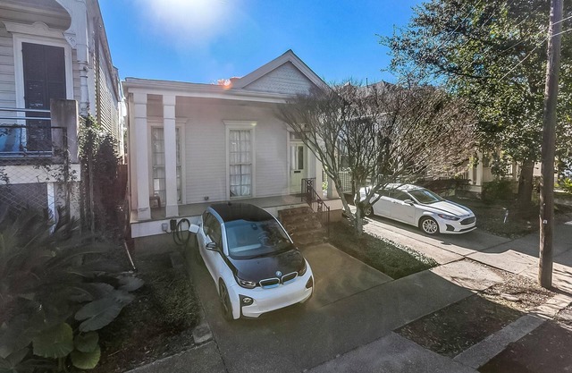 Uptown Gem -Steps to Audubon Park with Pool and Hot Tub