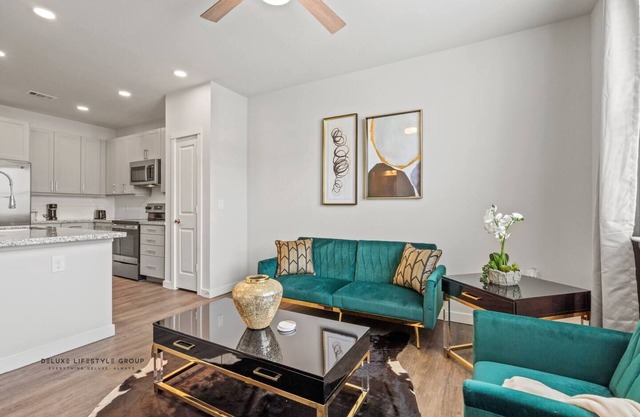 Uptown Houston Modern Queen Suite