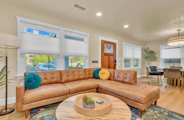 Uptown San Diego | Sauna | Updated and bright