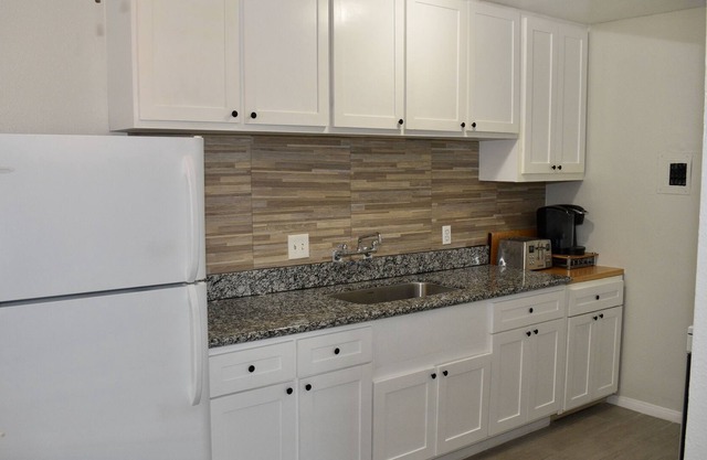 Urban 2bd King Suite near fwy/hospitals/DTLA/parks