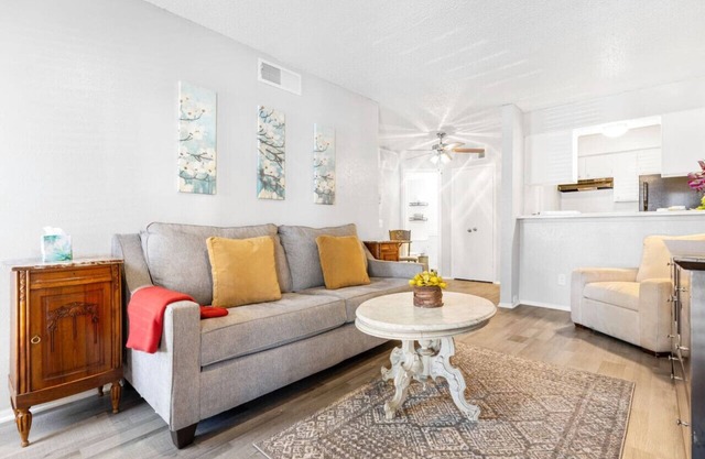 Urban Apartment. Perfect for long term stays!