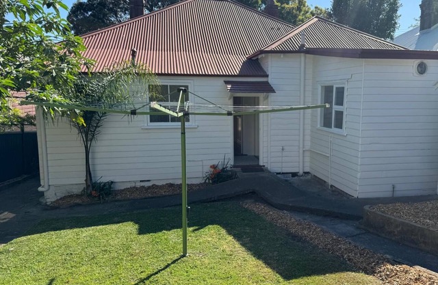 Urban charm retreat in inner city Newcastle close to city & beach!