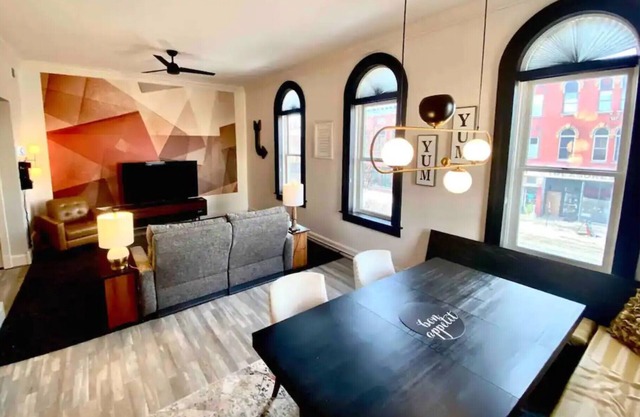Urban Chic Loft, King Bed MITHNO57-5