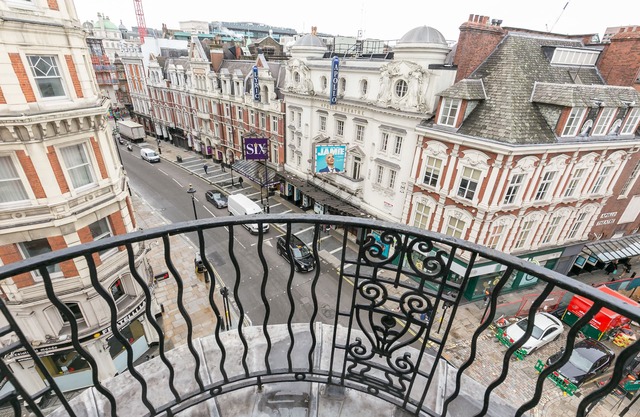 Urban Chic - Shaftesbury