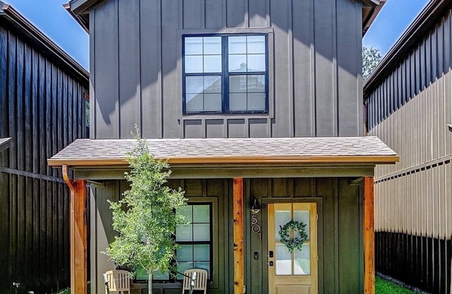 Urban Cottage: Downtown Bryan near Texas A&M!