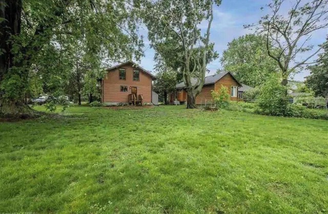 Urban Cottage Style House - Close to lake/University