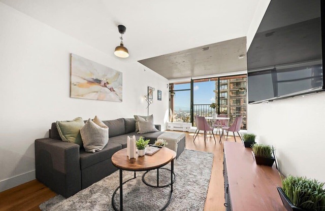 Urban Haven Serenity Retreat in Vibrant Gastown!
