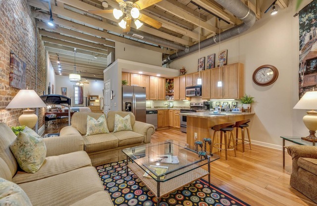 Urban Living Loft, Downtown Bristol