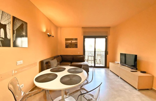 Urban Manresa-City center apartment with balcony