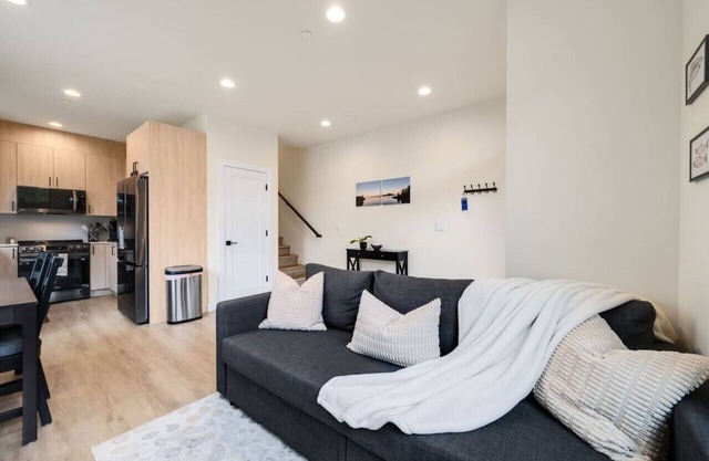 Urban Roosevelt/Greenlake Getaway
