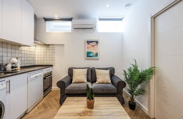 Urban Tranquility in Madrid - Ideal for Couples