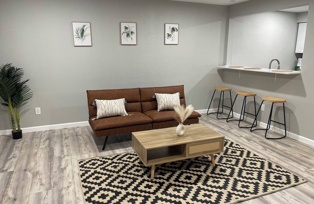 Urban UTA Retreat Apartment in Charming Arlington with WiFi, AC