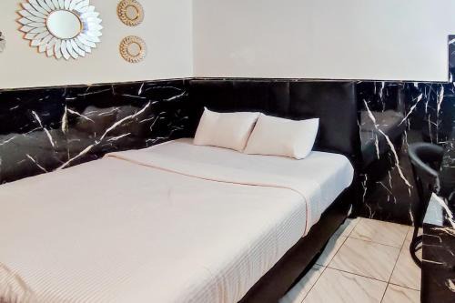Urbanview Hotel Dream Guesthouse Padang