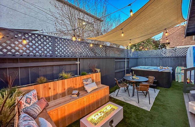UrbanZen - Luxury Remodel - Hot Tub - WOW!