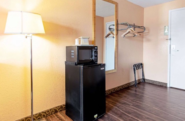 Utica Stay Inn