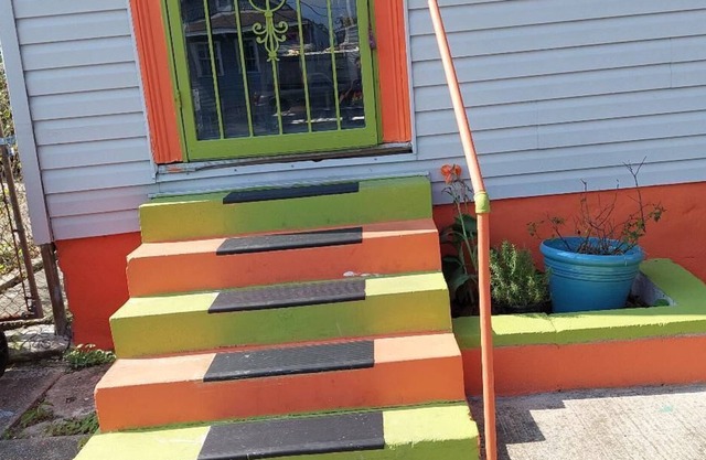 V&J Guest House . Located in Historic Treme. Close to all amenities of the cit