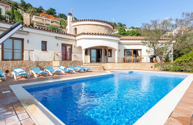 V024 - Villa Colina