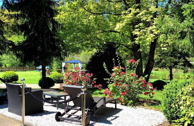 Vacation apartment on the ground floor with large garden and access to the Waldnaab