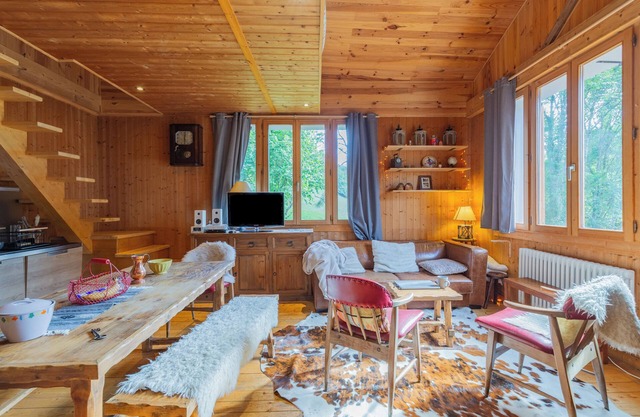 Vacation Home "Quiet and Authentic Mountain Chalet" with Mountain View, Private Terrace & Wi-Fi