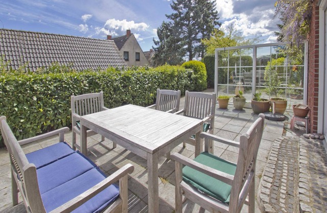 Vacation apartment close to the beach with a beautiful garden - Ferienhaus Gisela