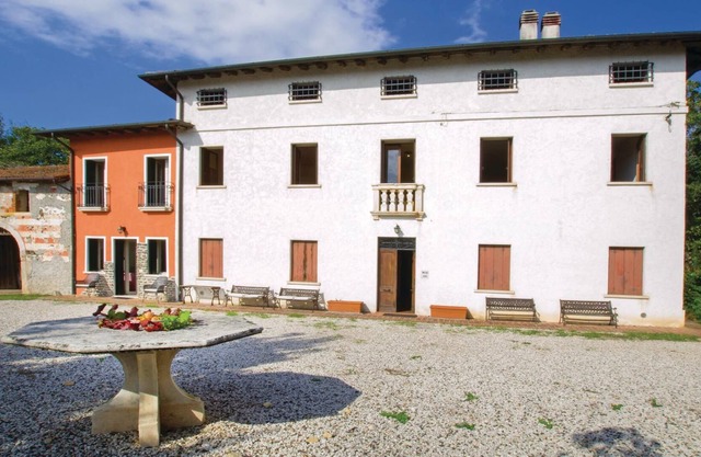 Vacation apartment on the 1st floor of a country house from the 19th century, located on a hill with