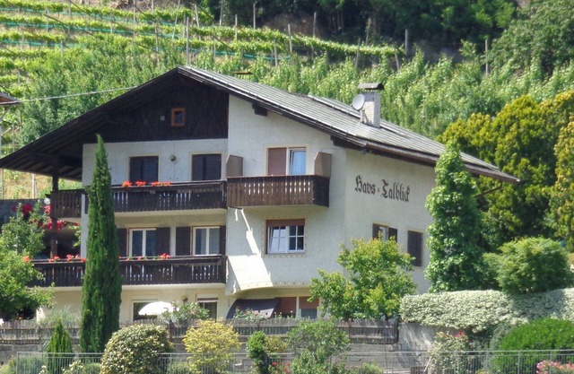 Vacation apartment 1 "Wallburg" in a quiet location Naturns