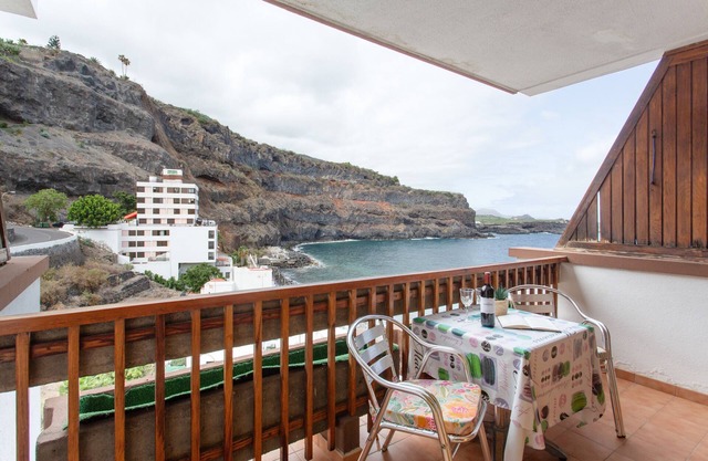 Vacation Apartment 'Arcoiris Al Mar' with Sea View and Balcony