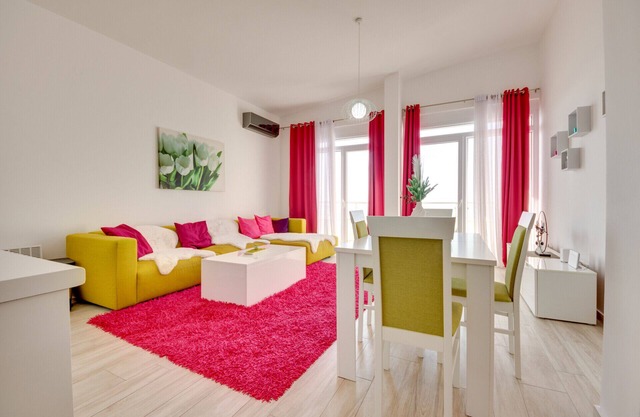Vacation apartment/apartment for 4 guests with 91m² in Dobra Voda (265332)