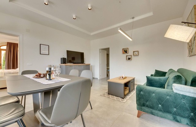 Vacation apartment/apartment for 4 guests with 108m² in Zupci (264266)