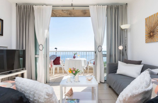 Vacation Apartment Arenas del Porís with Sea View and Shared Pool