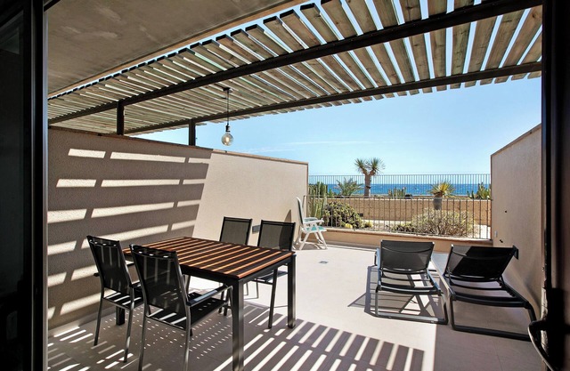 Vacation Apartment 'Casa Médano 5 En El Médano' with Sea View, Private Terrace and Wi-Fi