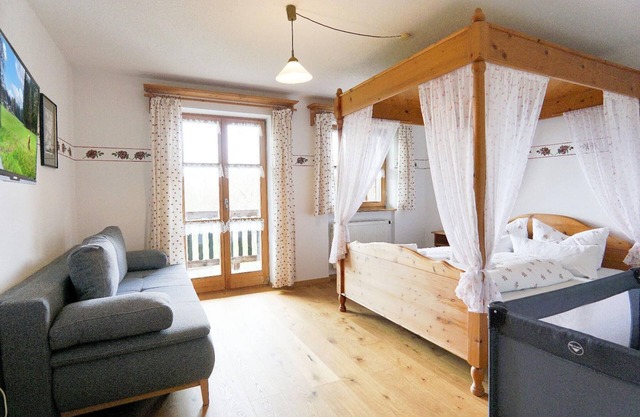 Vacation apartment "Hochzeitszimmer" with balcony and view over the beautiful low mountain range