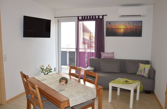 Vacation apartment/apartment for 6 guests with 55m² in Rheinhausen (18002)