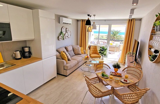 Vacation apartment Sol, sea view, air conditioning, WiFi, pool, close to the beach, Morro Jable