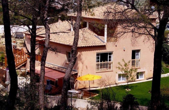 Vacation apartment in Provencal villa between stone pine trees, 350m from beach