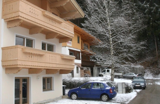Vacation apartment on the edge of the forest only 100m from the ski slope.