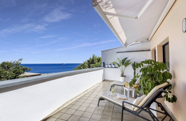 Vacation Apartment 'Roof with Terrace' with Balcony and Wi-Fi