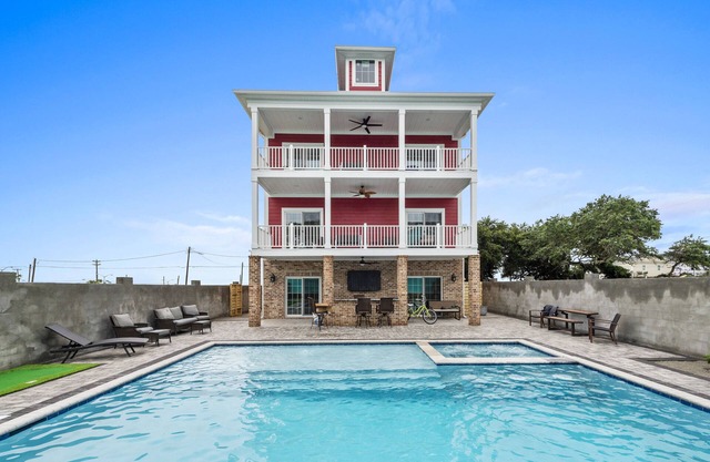 Vacation at the Red Pearl - 8 Bedrooms/5 Bathrooms - Private Pool with Tanning Ledge & Hot Tub