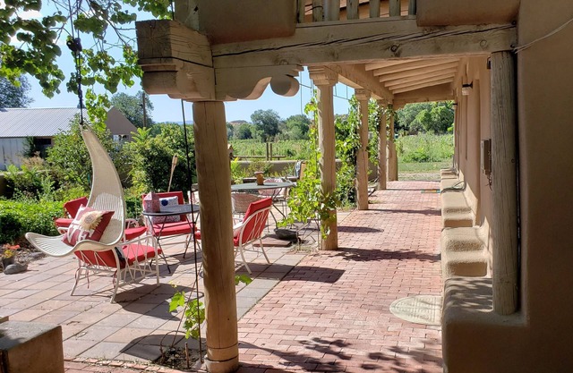 Vacation Casita Manzana (next to Vineyard in Nambe, Santa Fe County, NM)