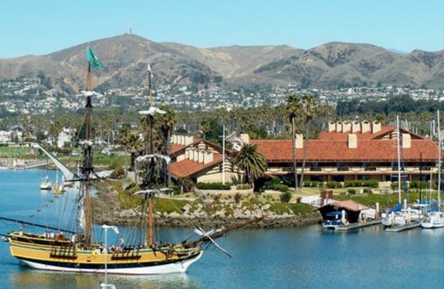 Vacation Condo California coast New Year's 2025-2026 in Ventura, CA Sleeps 6