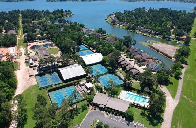 Vacation condo next to the marina and two parks.nEnglish and Mandarin speaking