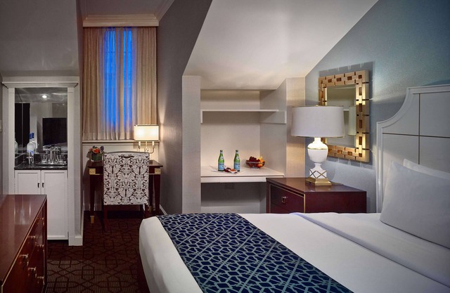 Vacation Day Is Always A Great Idea! Near Jackson Square. Pets Allowed
