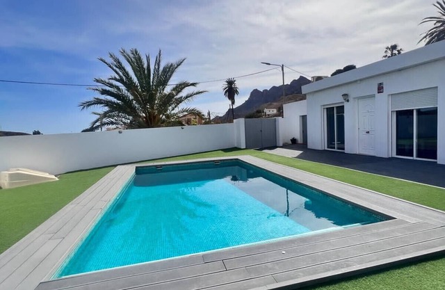 Vacation Home"'Casa Mayra" with Sea View, Private Pool & Wi-Fi