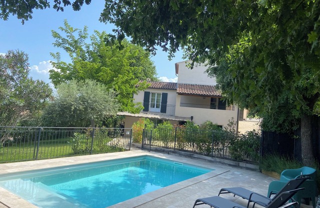 Vacation home in Provence with swimming pool