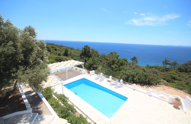 Vacation home Oraia Théa by the sea with private pool