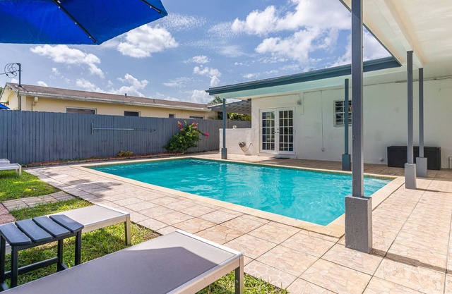 Vacation Home 3 BRs with Private Pool & Backyard