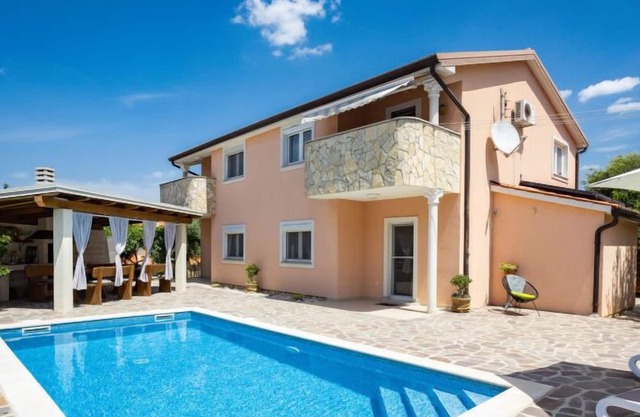Vacation home Amna in Buje/Plovanija - 8 persons, 4 bedrooms